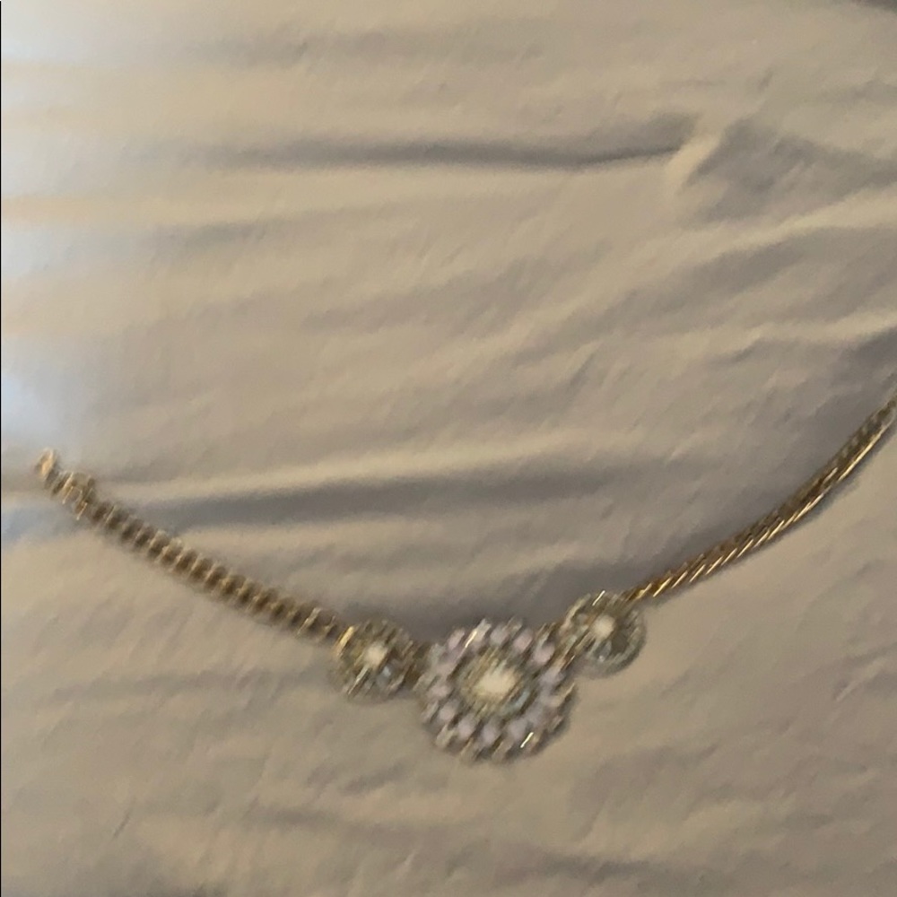 Accent necklace